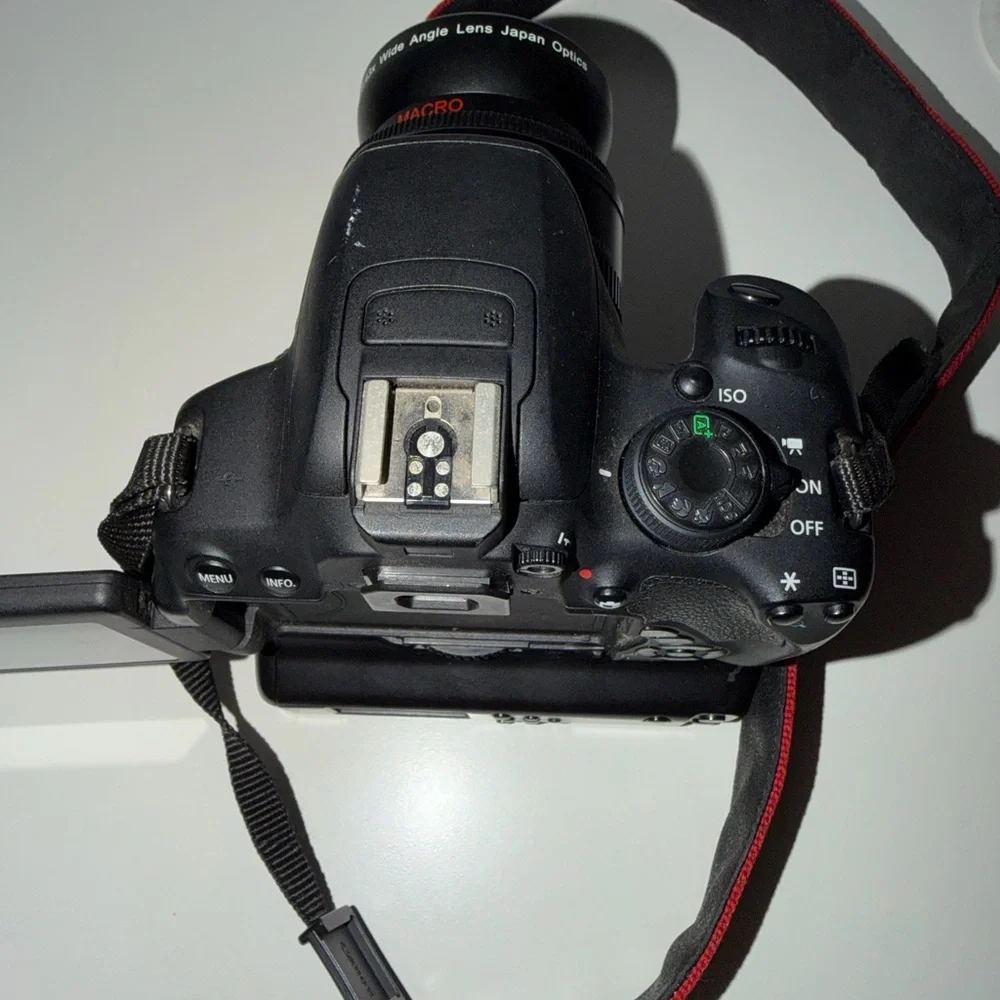 Canon EOS Rebel T5i 18-135mm Camera - Black